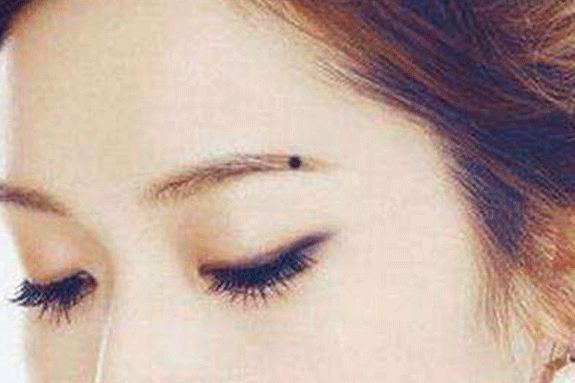 女人10处有痣是富贵痣，女人身上的10大福痣