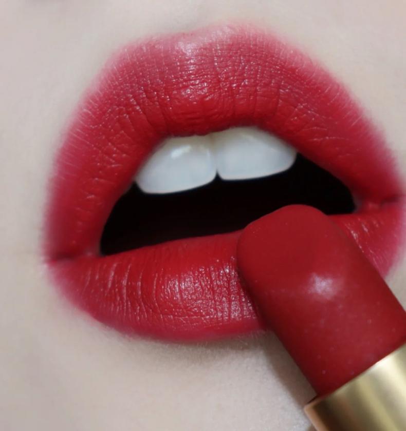 我的第一只女王权杖口红,cl萝卜丁口红值得拥有