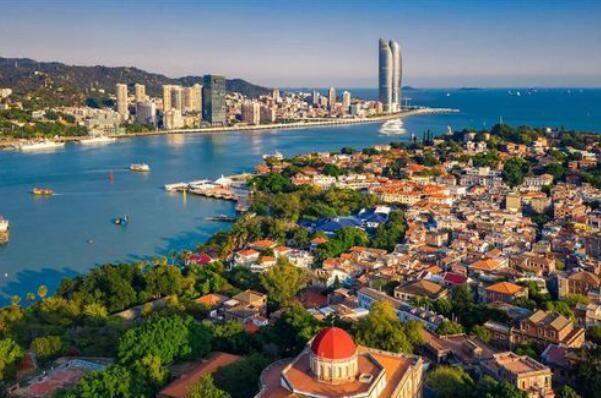 中国最美的十大海滨城市,海边旅游景点排行国内