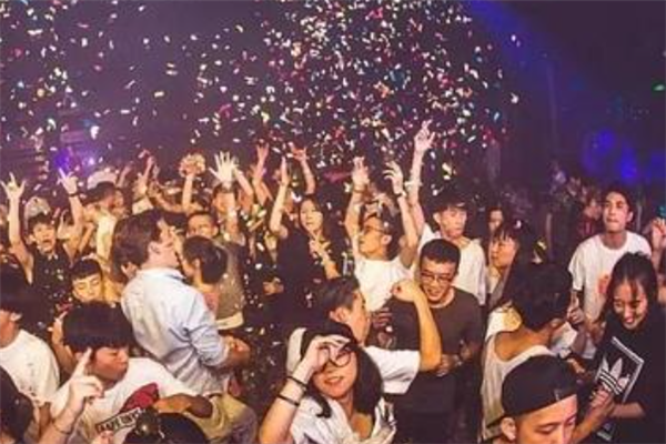 郑州十大热门酒吧,郑州酒吧都有哪些